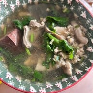 เมนูของร้าน ต.ตำลึง เกาเหลาเลือดหมู  ก๋วยเตี๋ยวตำลึง อาหารตามสั่ง ใต้บีทีเอส สะพานควาย