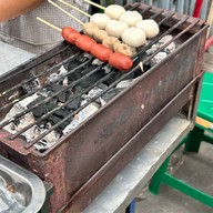 ลูกชิ้นปิ้ง BTS สนามเป้า ทางออก 3