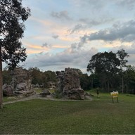 ลานหินหน่อ