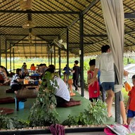 สวนอาหาร ติดลม ( นั่งห้อยขาริมทุ่งนา ) สาขา คุ้มเกล้า ลาดกระบัง