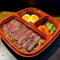 Meat Story ข้าวหน้าเนื้อ ข้าวหน้าแฮมเบิร์ก ข้าวหน้าด้ง ประชาอุทิศ 33