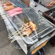 ลูกชิ้นปิ้ง BTS สนามเป้า ทางออก 3