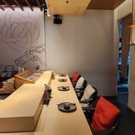 บรรยากาศ CYU ROLL & SHY SHI BAR Central World