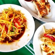 ร้านโอ๋ ไก่ย่างวิเชียรบุรี(เจ้าเก่า)