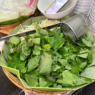 ต.ตำลึง เกาเหลาเลือดหมู  ก๋วยเตี๋ยวตำลึง อาหารตามสั่ง ใต้บีทีเอส สะพานควาย