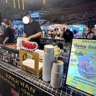 รมควัน ไส้กรอกสด โฮมเมด ทำเอง ขายเอง เลียบด่วนแดนเนรมิต