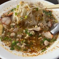 เมนูของร้าน ก๋วยเตี๋ยวสุโขทัยแม่บุญรอด เอกมัย