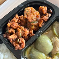 ร้านแกงเขียวหวานลูกชิ้นปลากราย