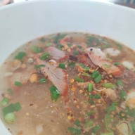 เมนูของร้าน ก๋วยเตี๋ยวสุขศาลาท่าม่วง