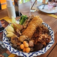 Silom Village สุขุมวิท 31