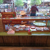 บรรยากาศ ตลาดโก้งโค้ง