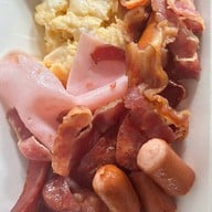 On Lok Yun (ออน ล๊อก หยุ่น)