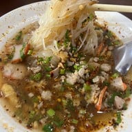 เมนูของร้าน ก๋วยเตี๋ยวสุโขทัยแม่บุญรอด เอกมัย
