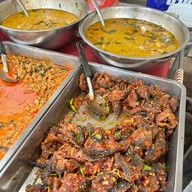 ร้านแกงเขียวหวานลูกชิ้นปลากราย