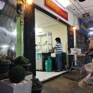 หน้าร้าน เฮียอ้วนกระดูกหมู Since 1982