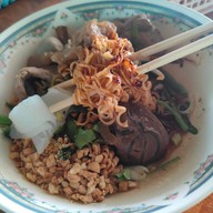 เมนูของร้าน เจ๊ตุ่ม ก๋วยเตี๋ยวเนื้อ