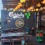 หน้าร้าน เยาวราช Pub เวียงจันทน์