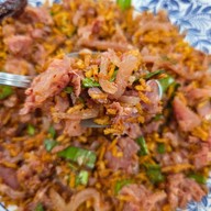 ยำแหนมข้าวกรอบป้าสุดใจ ตลาดมารวย ไนท์มาร์เก็ต ยำแหนมข้าวกรอบป้าสุดใจ