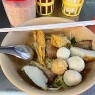 ก๋วยเตี๋ยวรู ตลาดน้อย