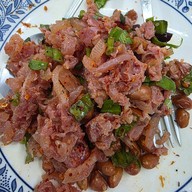 ยำแหนมข้าวกรอบป้าสุดใจ ตลาดมารวย ไนท์มาร์เก็ต ยำแหนมข้าวกรอบป้าสุดใจ