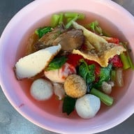 เมนูของร้าน ก๋วยเตี๋ยวรู ตลาดน้อย