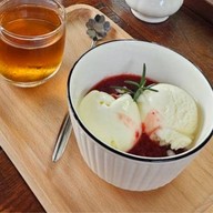 Bestie’s house ไอติมโบราณ เจลาโต้ (your bestie) หน้าร้าน Your bestie