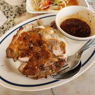 ก๋วยเตี๋ยวไก่ร้านนก By โก้-ธีรศักดิ์