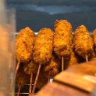 เมนูของร้าน เฮียจะทอด ไก่ป๊อบ ไก่หน้าโรงเรียน ไส้กรอกแดง ลูกชิ้นปลาระเบิด ร้านเฮียจะทอด
