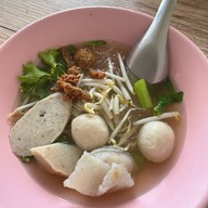ครัวอิ่มเอม อาหารตามสั่ง/ก๋วยเตี๋ยวลูกชิ้นปลานายใบ้ (สามย่านเจ้าเก่า) แรก