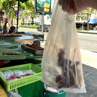 หมูปิ้ง ไก่ปิ้ง BTS สนามเป้า