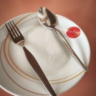 แดงแหนมเนือง ในเมือง