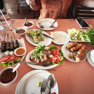 เมนูของร้าน แดงแหนมเนือง ในเมือง