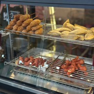 เมนูของร้าน เฮียจะทอด ไก่ป๊อบ ไก่หน้าโรงเรียน ไส้กรอกแดง ลูกชิ้นปลาระเบิด ร้านเฮียจะทอด