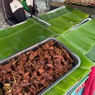 หมูปิ้ง ไก่ปิ้ง BTS สนามเป้า