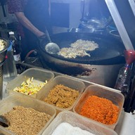 ร้านผัดไทยไลฟ์สด สะพานควาย @saphan Kwai