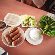 เมนูของร้าน แดงแหนมเนือง ในเมือง