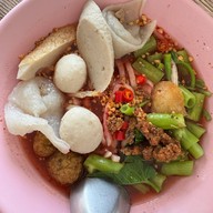 ครัวอิ่มเอม อาหารตามสั่ง/ก๋วยเตี๋ยวลูกชิ้นปลานายใบ้ (สามย่านเจ้าเก่า) แรก