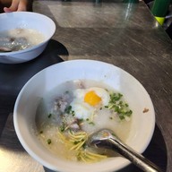 โจ๊กบุญรวมเจ้าเก่า 40ปี เตาถ่าน