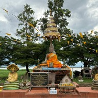 วัดติโลกอาราม กลางกว๊านพะเยา