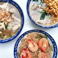 เมนูของร้าน ราดหน้านพดล พุทธมณฑลสาย 3