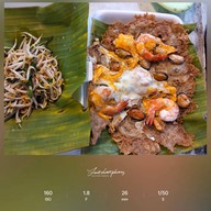 เมนูของร้าน ผัดไทย หอยทอด เจ๊ก้อย ชลบุรี (ด้านหน้า ฝ่ายสืบสวนและปราบปราม ด่านศุลกากร แม่สาย เชียงราย) ถนนพหลโยธิน แม่สาย เชียงราย