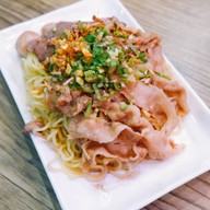 ก๋วยเตี๋ยวเรือเสือหน้าหยก (สูตรเข้มข้นไม่ใส่เลือด) Center One