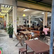 บรรยากาศ เจ๊รูญแกงป่า หน้าอิ่มจังหมูกะทะ