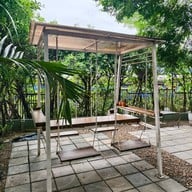 บรรยากาศ Pareto Cafe' พาเรโต้ คัฟเฟ่ หน้าโรงเรียนอนุบาลปทุมธานี