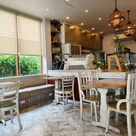 บรรยากาศ Pareto Cafe' พาเรโต้ คัฟเฟ่ หน้าโรงเรียนอนุบาลปทุมธานี