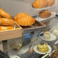 Under Over Cafe สวนดอก