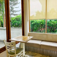 บรรยากาศ Pareto Cafe' พาเรโต้ คัฟเฟ่ หน้าโรงเรียนอนุบาลปทุมธานี