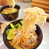 ข้าวมันไก่นุ่ม&หมี่ไก่ฉีก By ป๋าดิษ