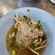 ก๋วยเตี๋ยวหมูต้มยำโบราณ ‘นายทองสุข’