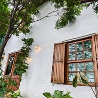 บรรยากาศ Pareto Cafe' พาเรโต้ คัฟเฟ่ หน้าโรงเรียนอนุบาลปทุมธานี